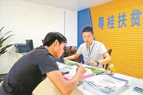 羅湖區(qū)消費幫扶中心華潤萬家蓮塘店揭牌運營，助力勞務服務與區(qū)域發(fā)展